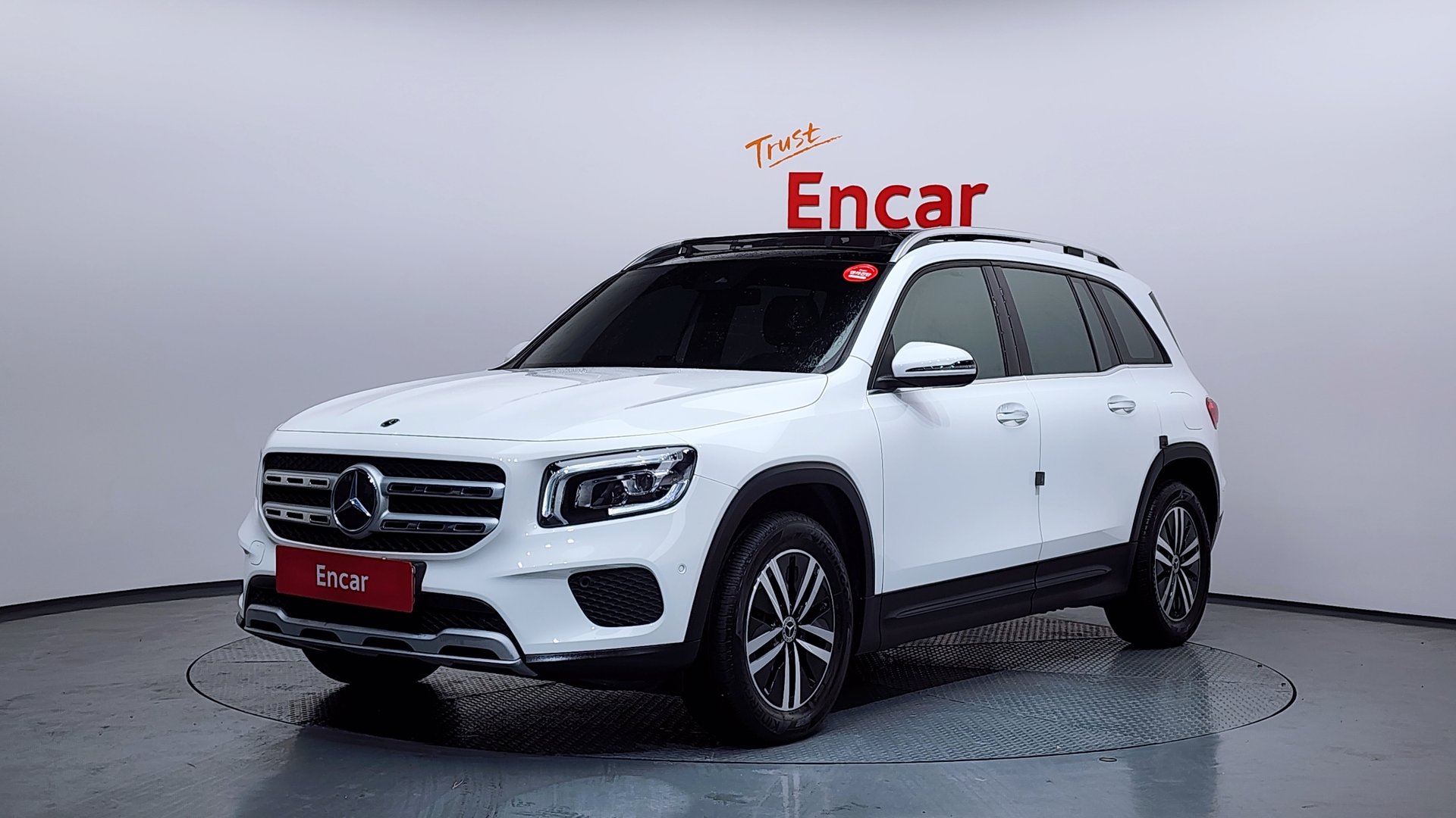 MERCEDES-BENZ GLB - View 1