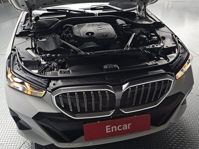 2025 BMW 5 SERIES photo 7