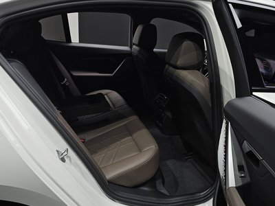 صورة مصغرة 16 لـ 2025 BMW 5 SERIES