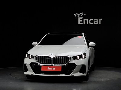 2025 BMW 5 SERIES photo 2