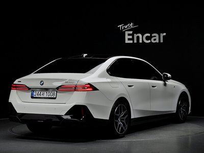 2025 BMW 5 SERIES photo 3