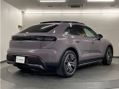 2025 Porsche MACAN — фото 2