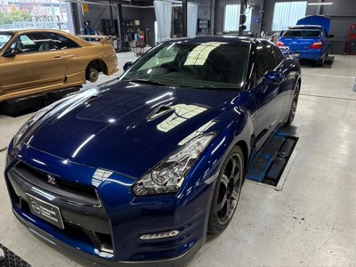 NISSAN GT-R - 1