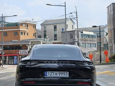 PORSCHE PANAMERA - 4