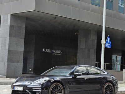 PORSCHE PANAMERA - 1