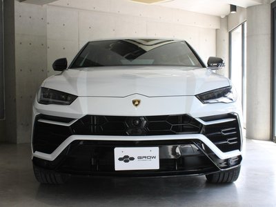 LAMBORGHINI URUS - 8