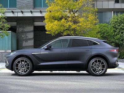 ASTON MARTIN DBX - 4