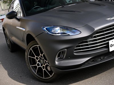 ASTON MARTIN DBX - 10