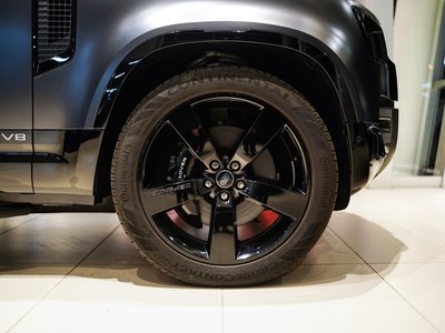 LAND ROVER DEFENDER - 10