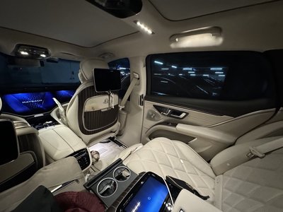 MERCEDES-BENZ EQS - 10