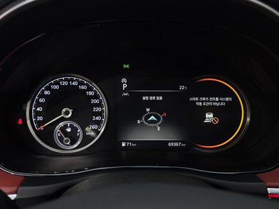 صورة 8 لـ 2021 Genesis GV70