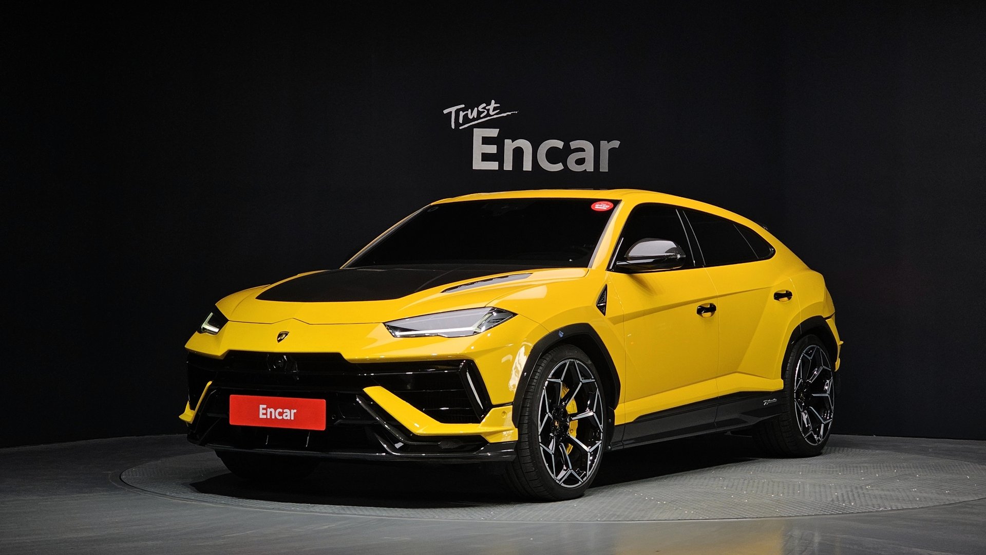 LAMBORGHINI URUS - View 1