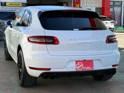 PORSCHE MACAN - 8