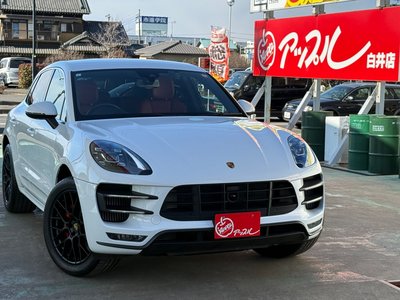 PORSCHE MACAN - 1