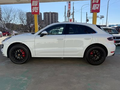 PORSCHE MACAN - 10