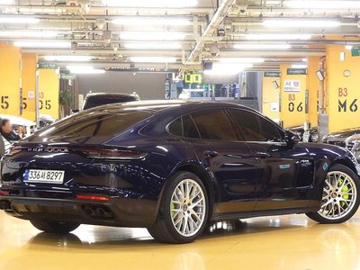 PORSCHE PANAMERA - 4