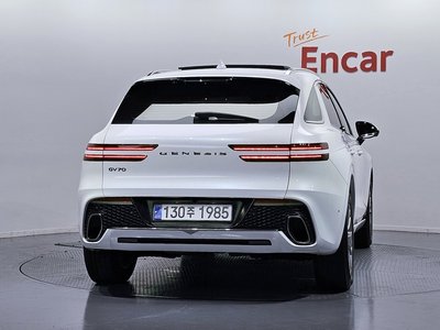 صورة 3 لـ 2022 Genesis GV70