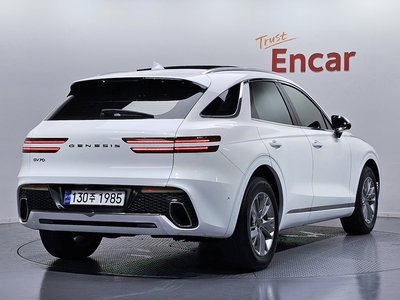 صورة 4 لـ 2022 Genesis GV70