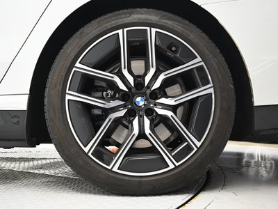 BMW I7 - 6
