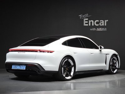 صورة 4 لـ 2023 Porsche TAYCAN