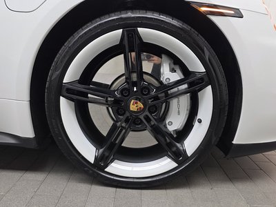 صورة 8 لـ 2023 Porsche TAYCAN
