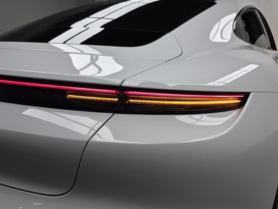 صورة 10 لـ 2023 Porsche TAYCAN
