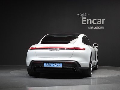صورة 3 لـ 2023 Porsche TAYCAN