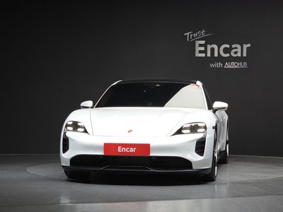 صورة 2 لـ 2023 Porsche TAYCAN