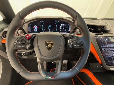 LAMBORGHINI REVUELTO - 8