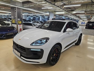 PORSCHE MACAN - 2