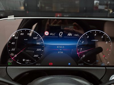 MERCEDES-BENZ E-CLASS - 8