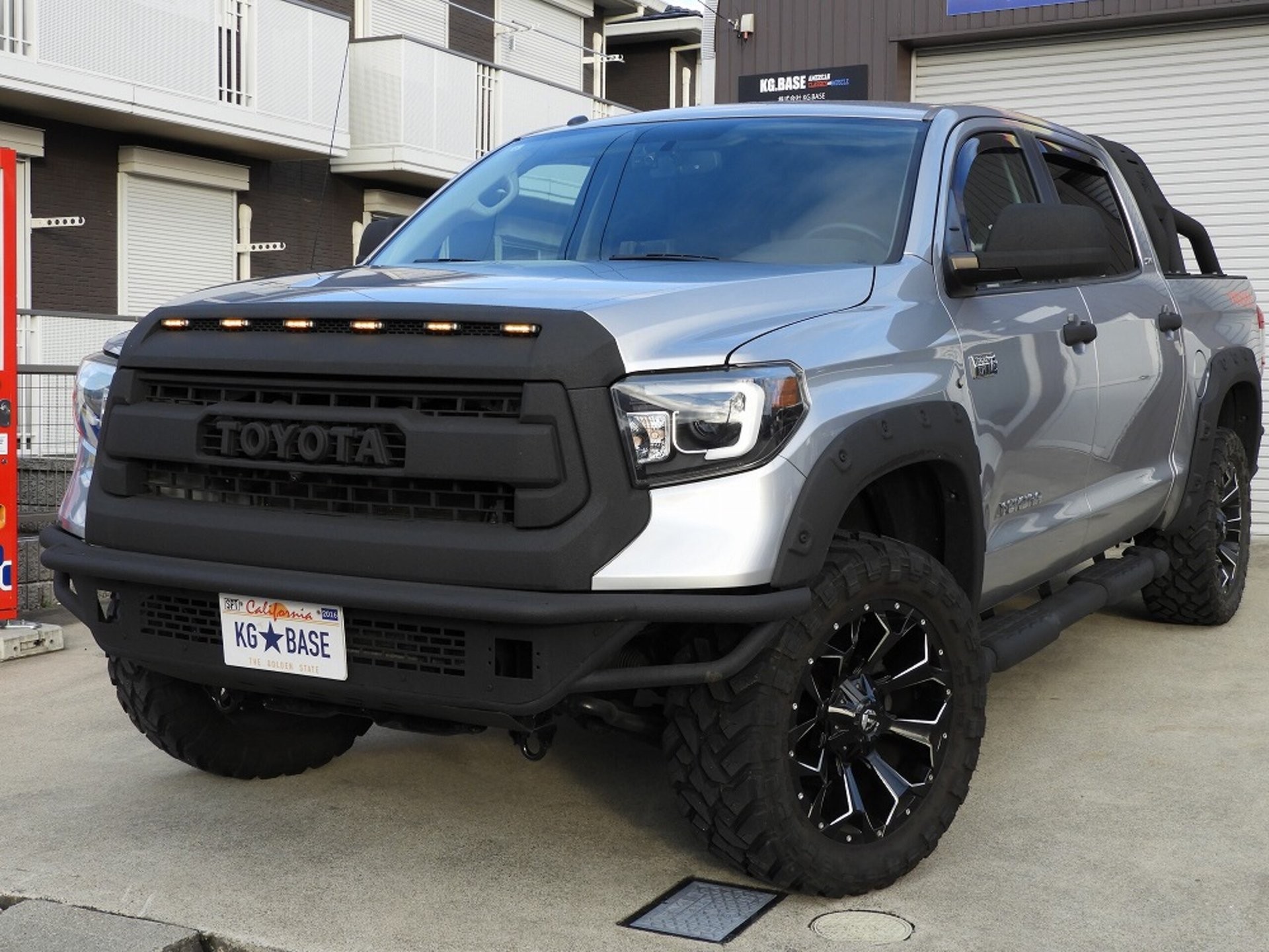 TOYOTA TUNDRA - View 1