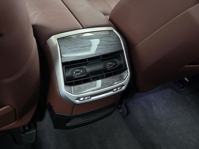 2024 BMW 7 SERIES thumbnail 32