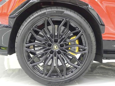 LAMBORGHINI URUS - 10