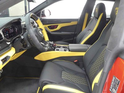 LAMBORGHINI URUS - 8