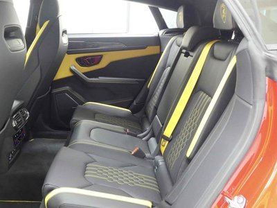 LAMBORGHINI URUS - 9
