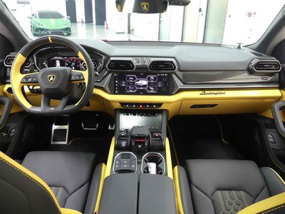 LAMBORGHINI URUS - 3