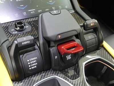 LAMBORGHINI URUS - 5