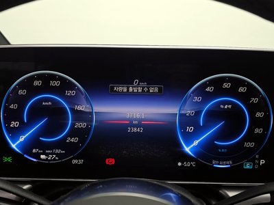 MERCEDES-BENZ EQE - 8