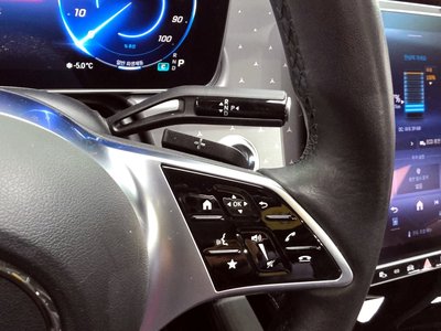 MERCEDES-BENZ EQE - 9