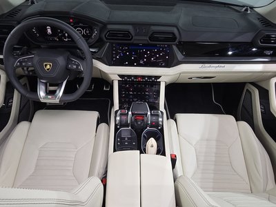 LAMBORGHINI URUS - 5