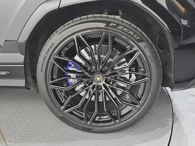 LAMBORGHINI URUS - 8