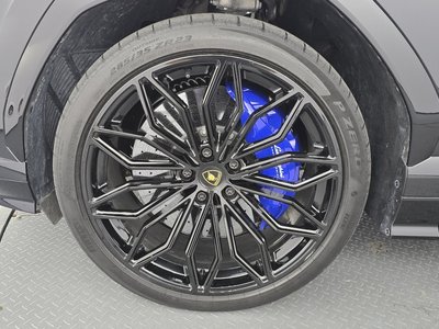 LAMBORGHINI URUS - 6