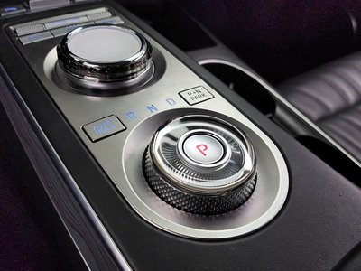 صورة 9 لـ 2023 Genesis GV70