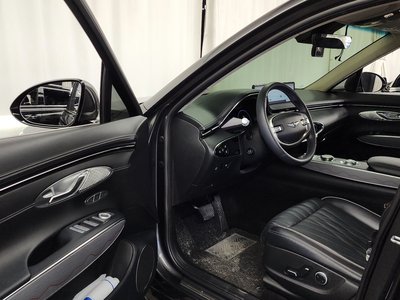صورة 10 لـ 2023 Genesis GV70