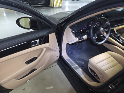 PORSCHE PANAMERA - 4