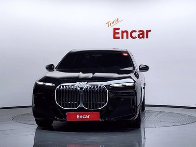 2023 BMW 7 SERIES photo 2