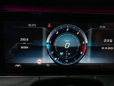 MERCEDES-BENZ E-CLASS - 8