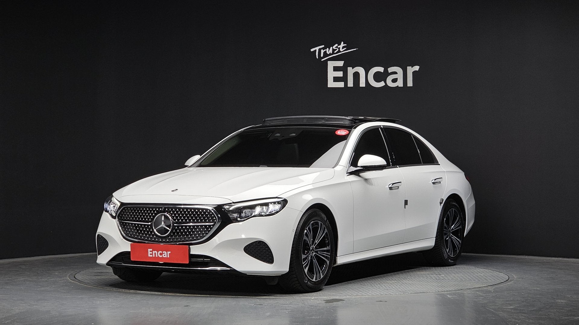 MERCEDES-BENZ E-CLASS - View 1