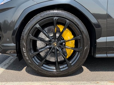 LAMBORGHINI URUS - 6